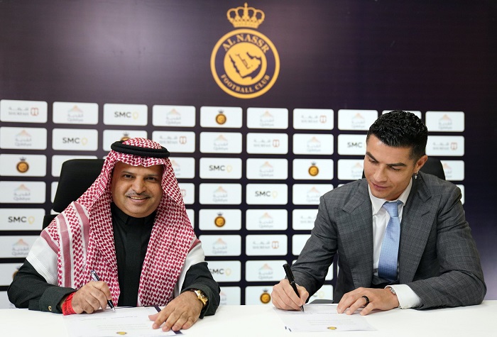 Cristiano Ronaldo firma contrato con Al Nassr