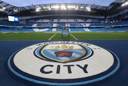 Man City y Juventus fueron acusados de fraude Escudo City