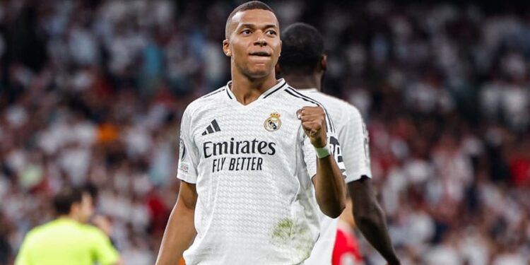 Denuncia a Mbappé por violación