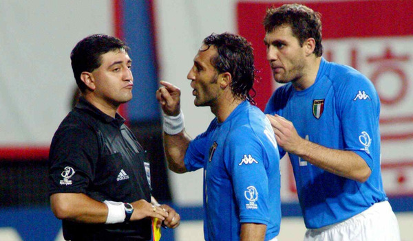 El árbitro más corrupto de la historia en el mundial 2002 El árbitro más corrupto de la historia en el mundial 2002